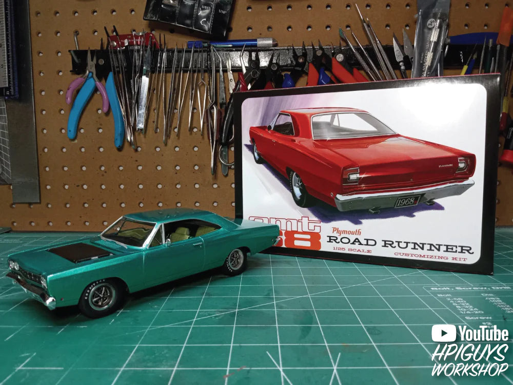 AMT1363 - 1:25 1968 Plymouth Road Runner Customizing Kit