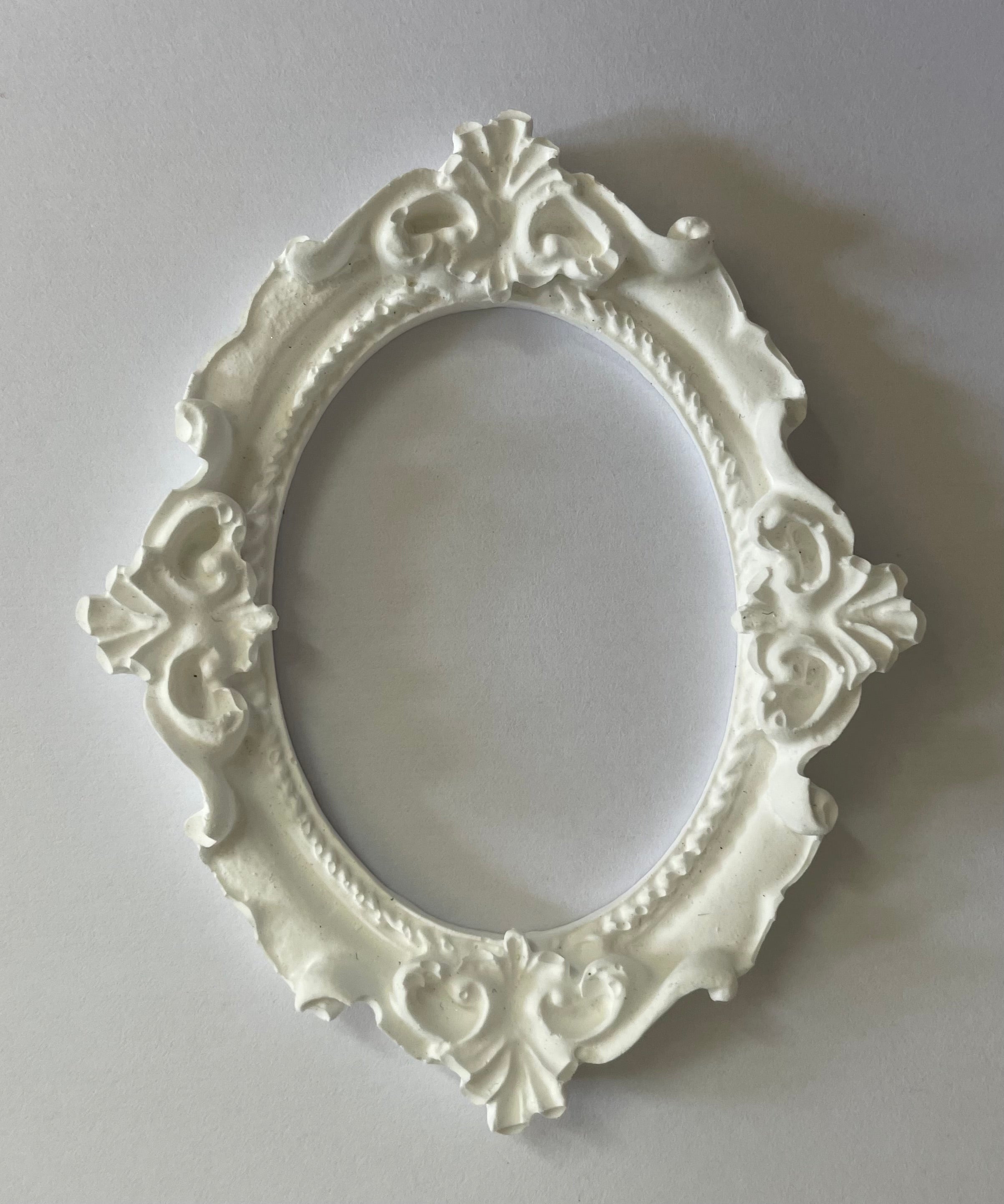 Vintage Style - Oval Resinite Frame