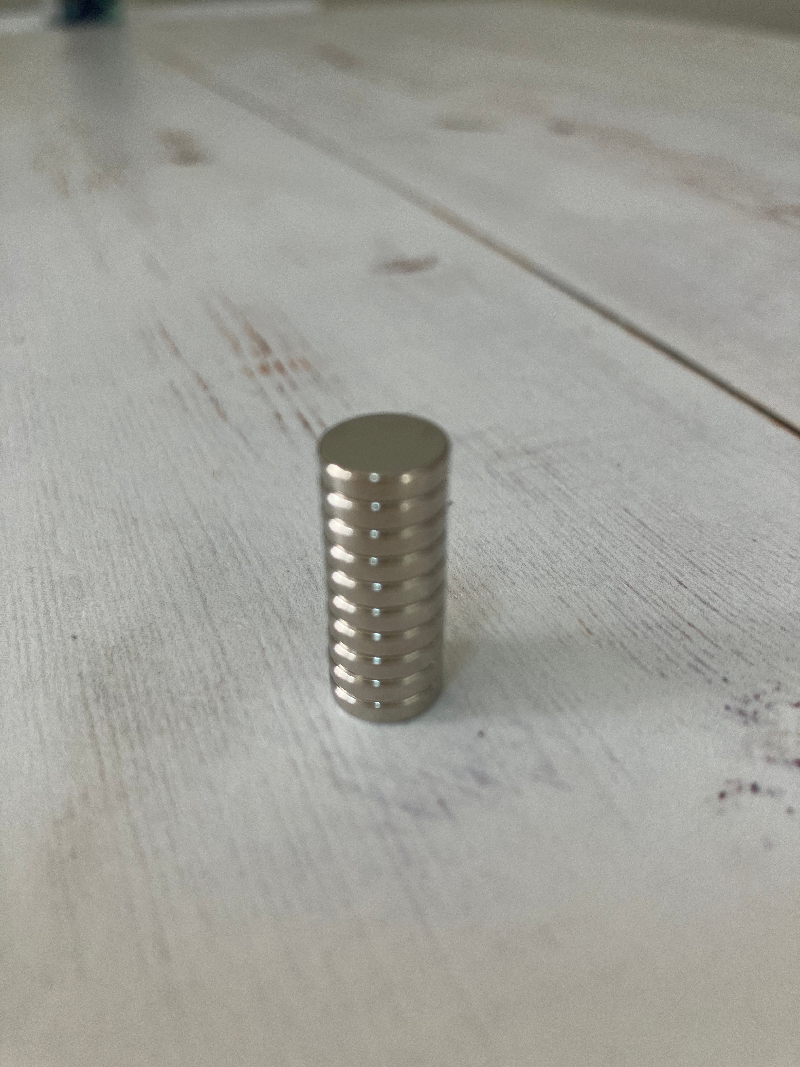 E006 - Neodymium Magnets N38 - 8x2mm - set x10