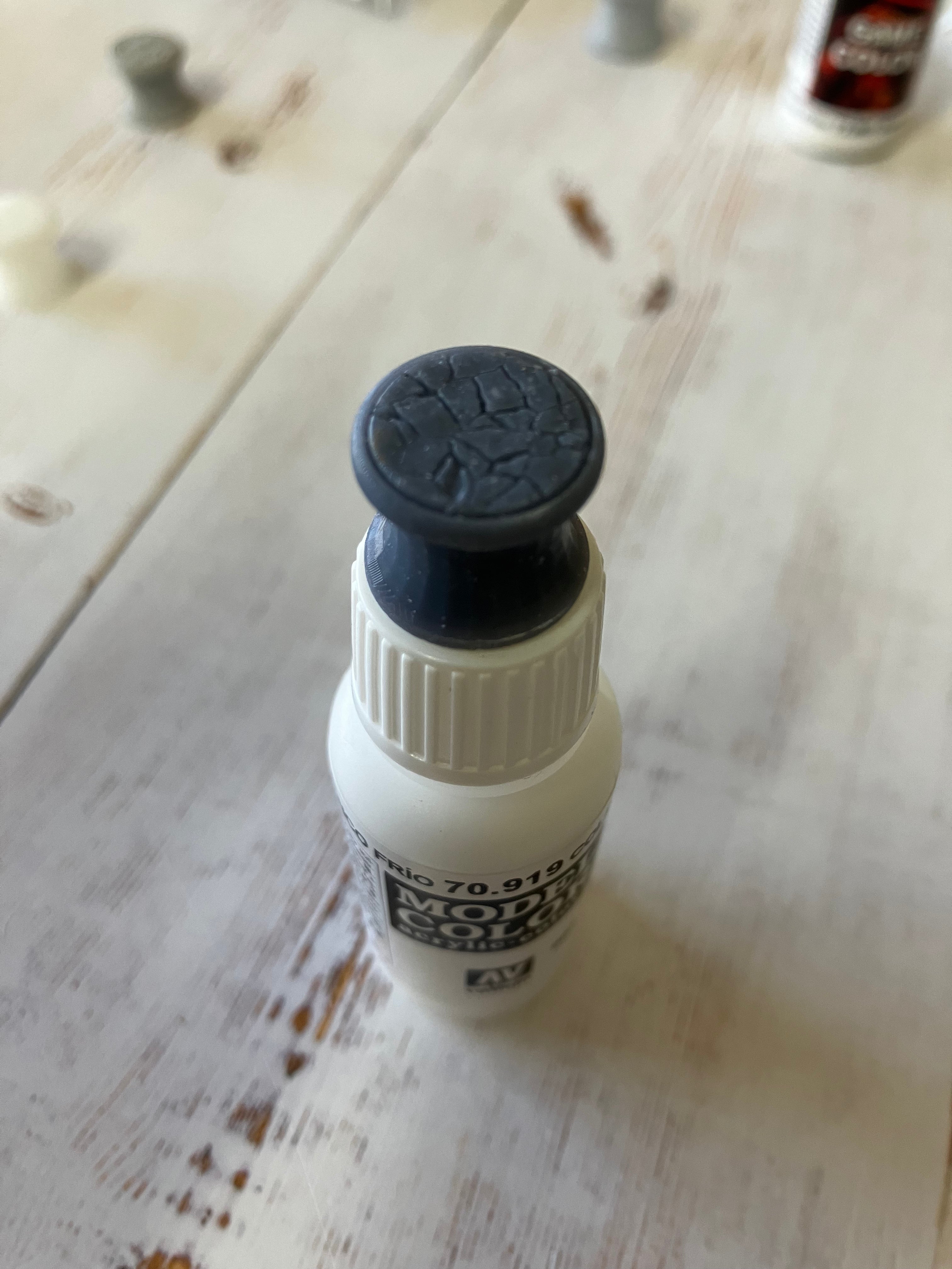 Cracked Earth Topper (Fits Vallejo 17 ml Bottles) (10 pieces)