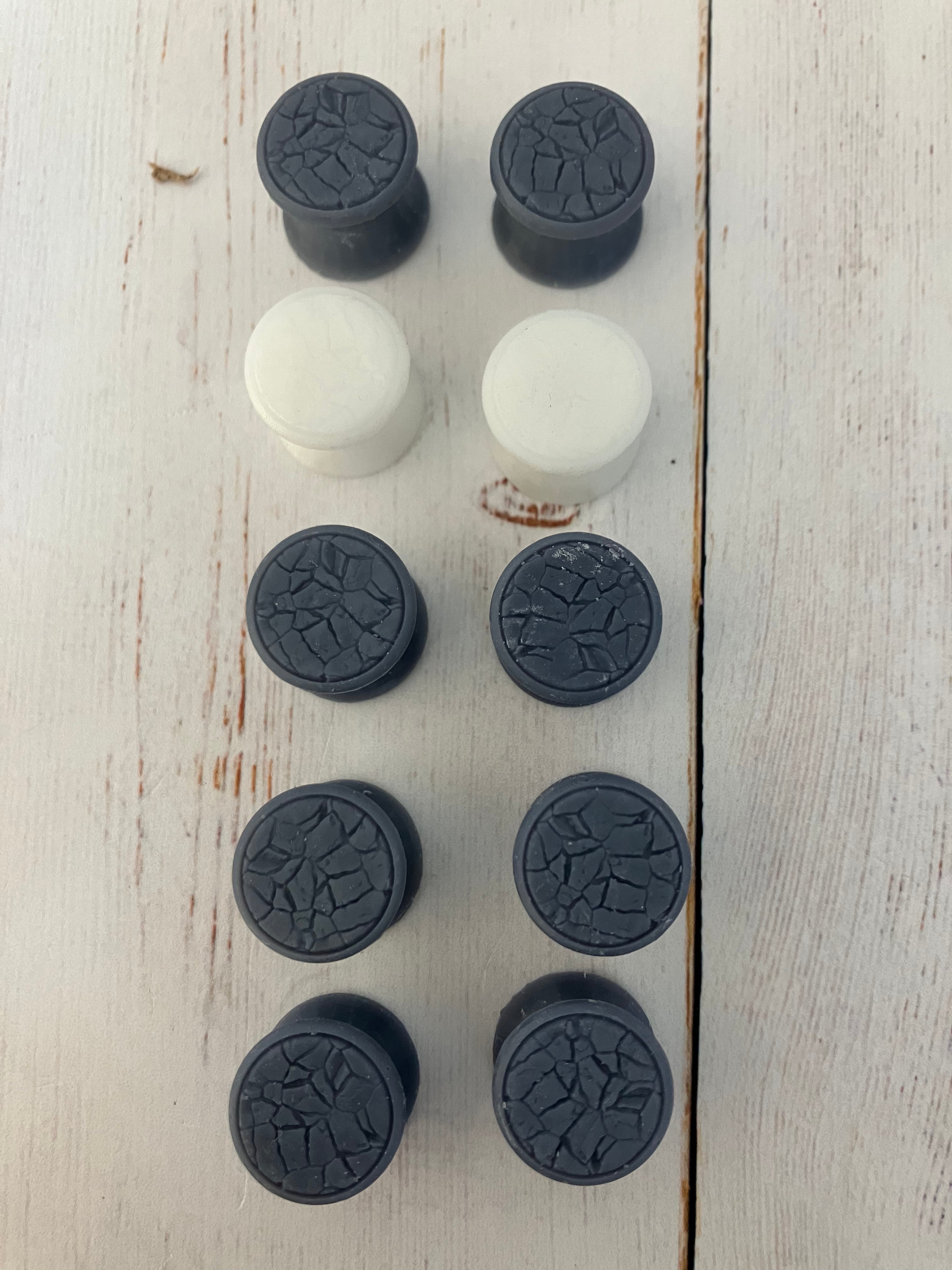 Cracked Earth Topper (Fits Vallejo 17 ml Bottles) (10 pieces)