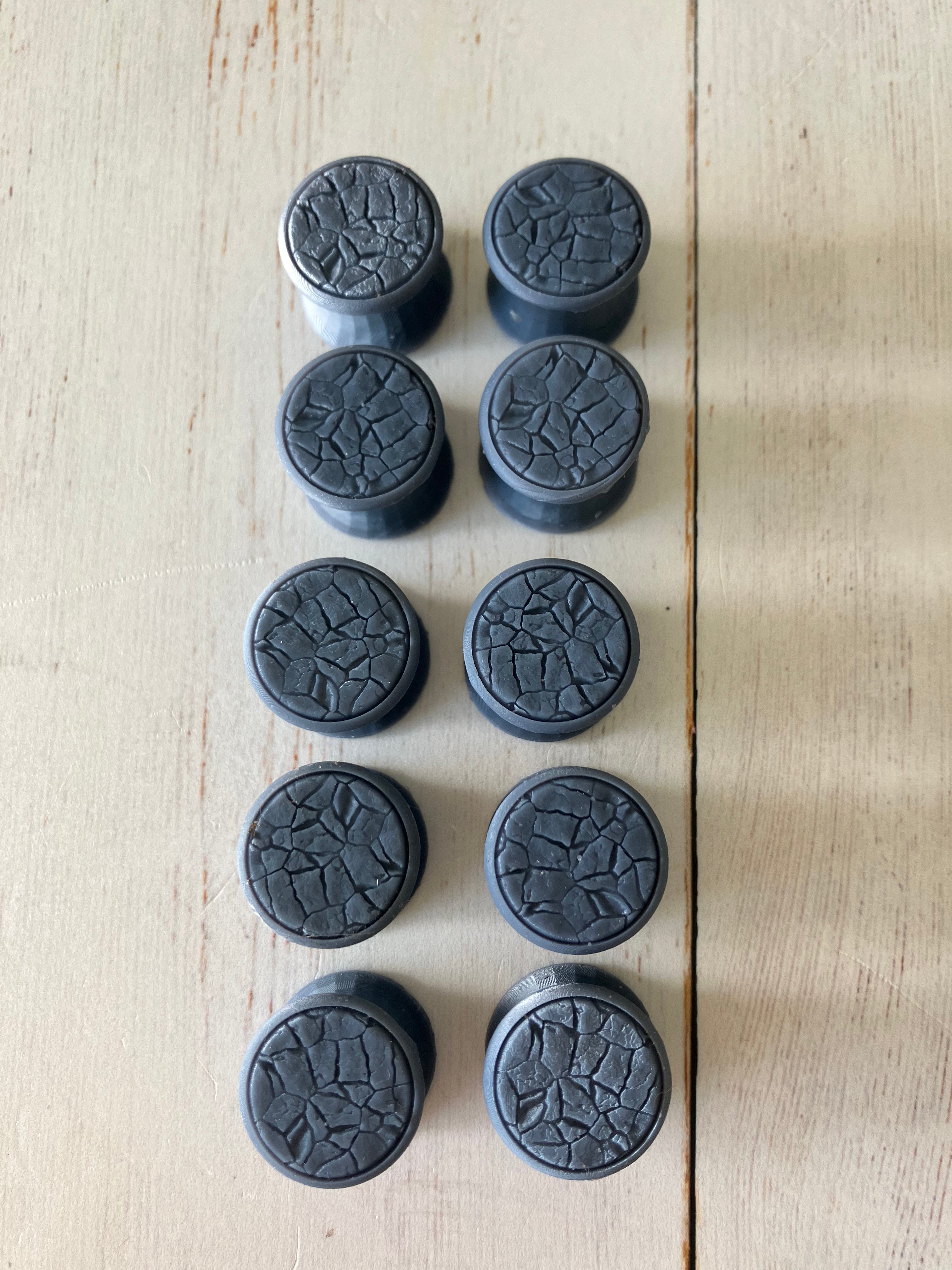 Cracked Earth Topper (Fits Vallejo 18 ml  bottles) (10 pieces)