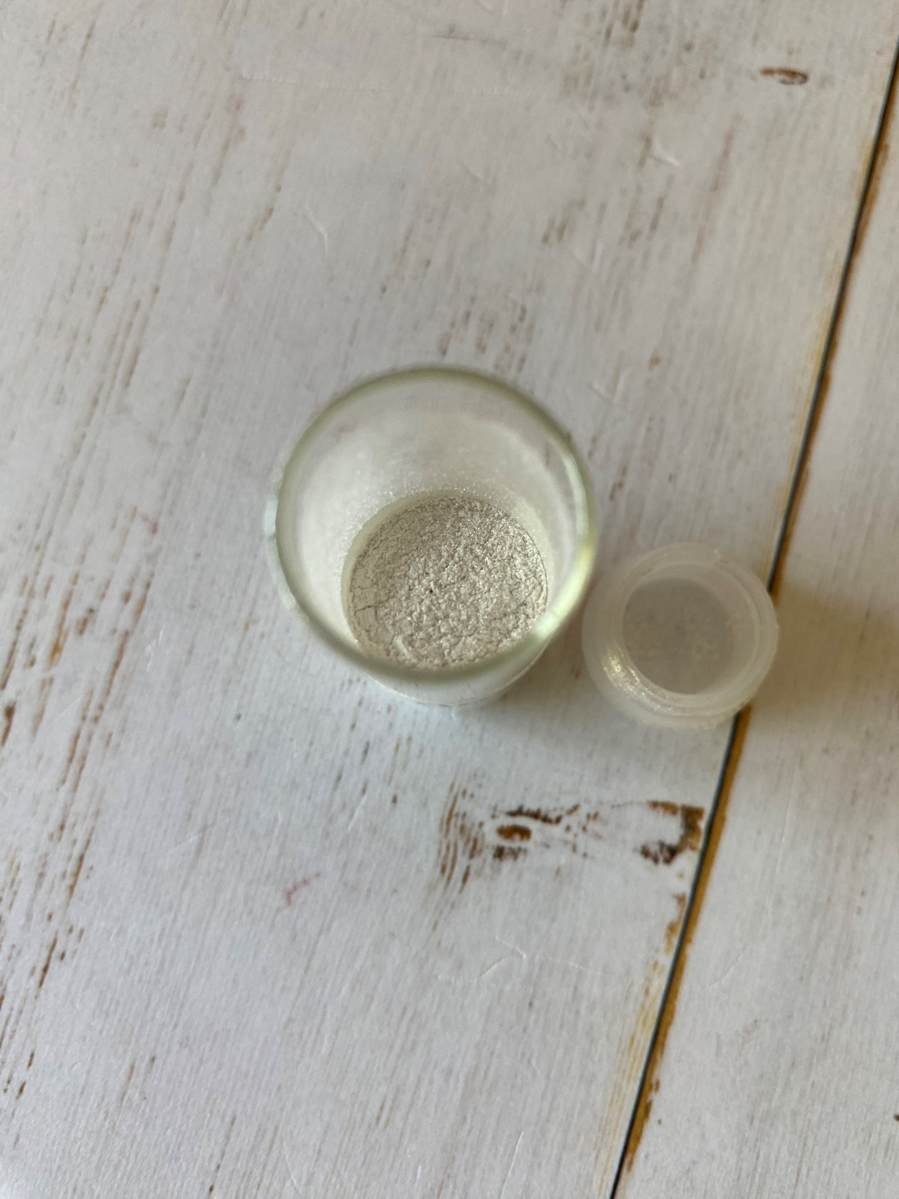 White Pearlescent Powder (2 grams)