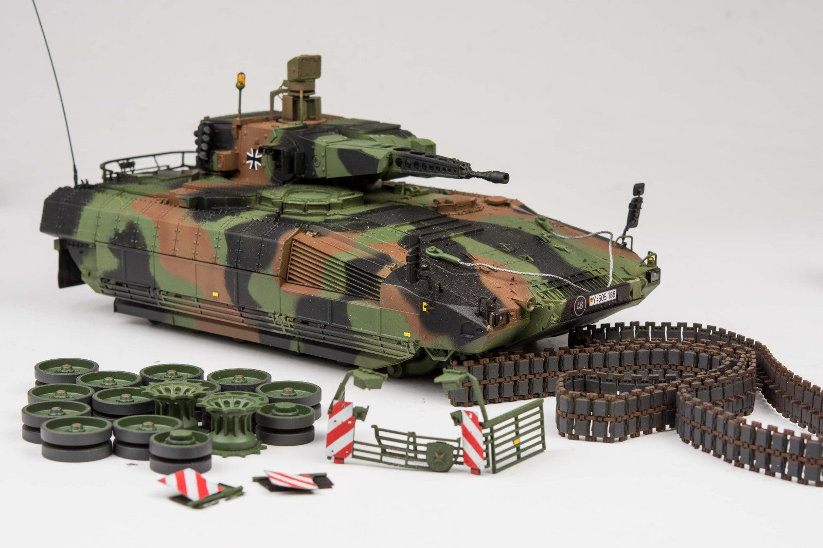 RM5021 - German Schutzenpanzer "Puma" Infantry Fighting Vehicle w/Workable Track Links