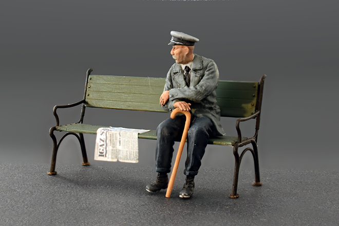 MINA38006 - (1/35) German Sitting Civilians 30's & 40's