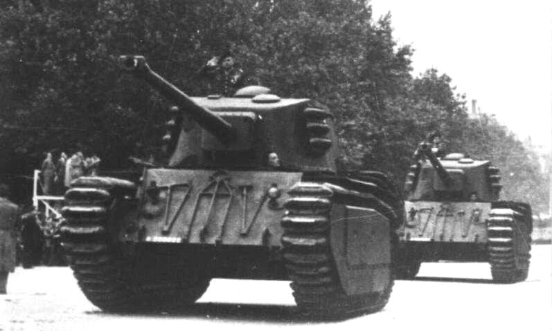 AH35A025 - Amusing Hobby 1/35 ARL44 French Heavy Tank