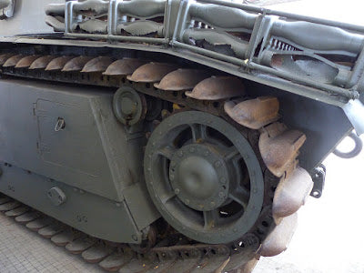 AH35A025 - Amusing Hobby 1/35 ARL44 French Heavy Tank