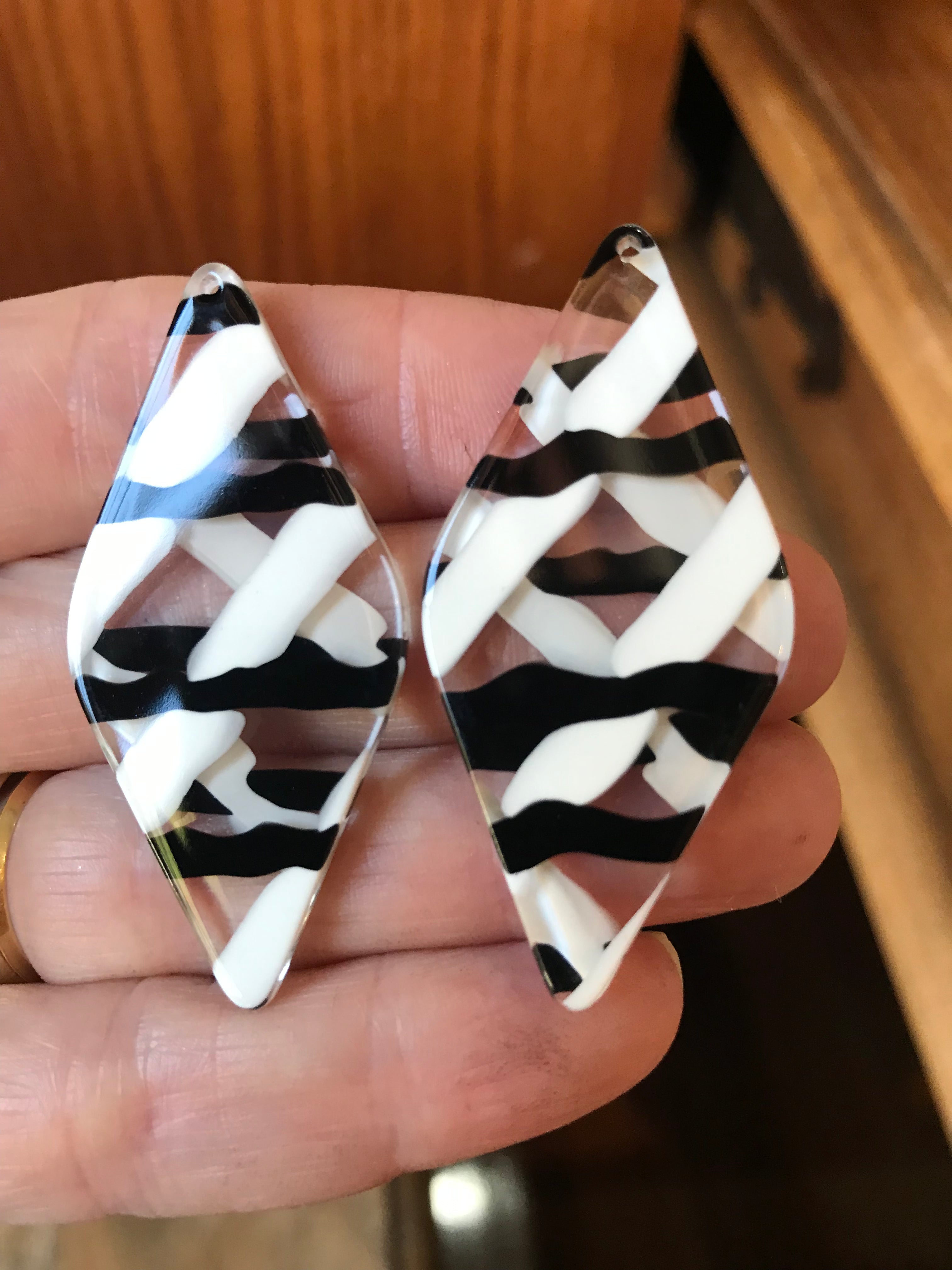 Acetate Resin Pendant Rhombus White & Black ( 1 Pair)