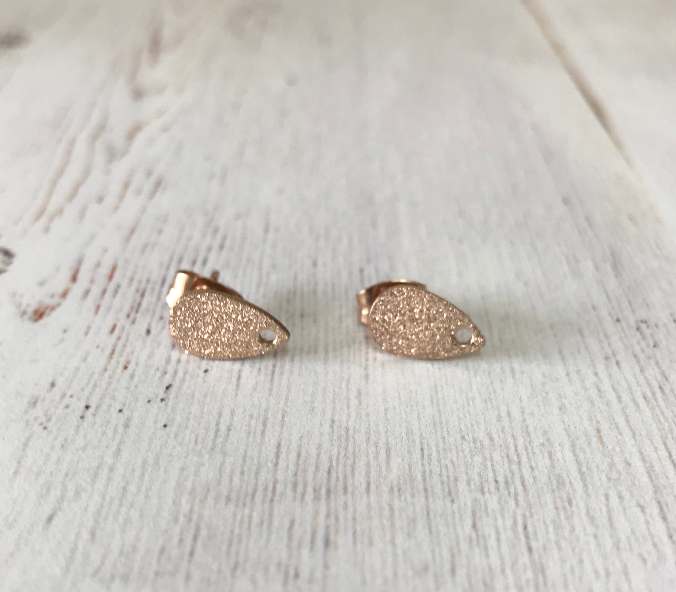 Ion Plating 304 Stainless Steel Rose Gold Stud Earring, Textured Teardrop (1 Pair)
