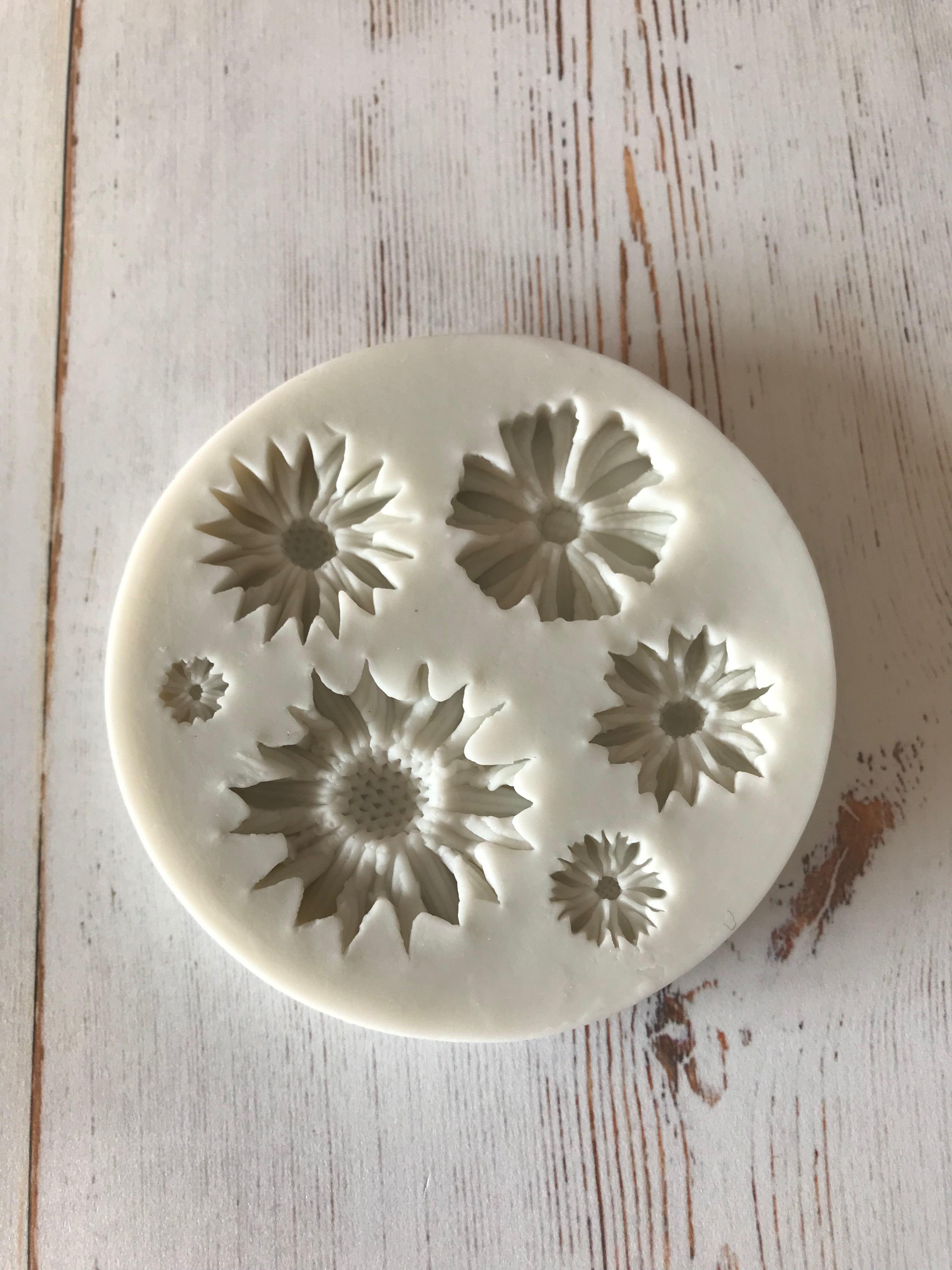 Round Flower Mould C002