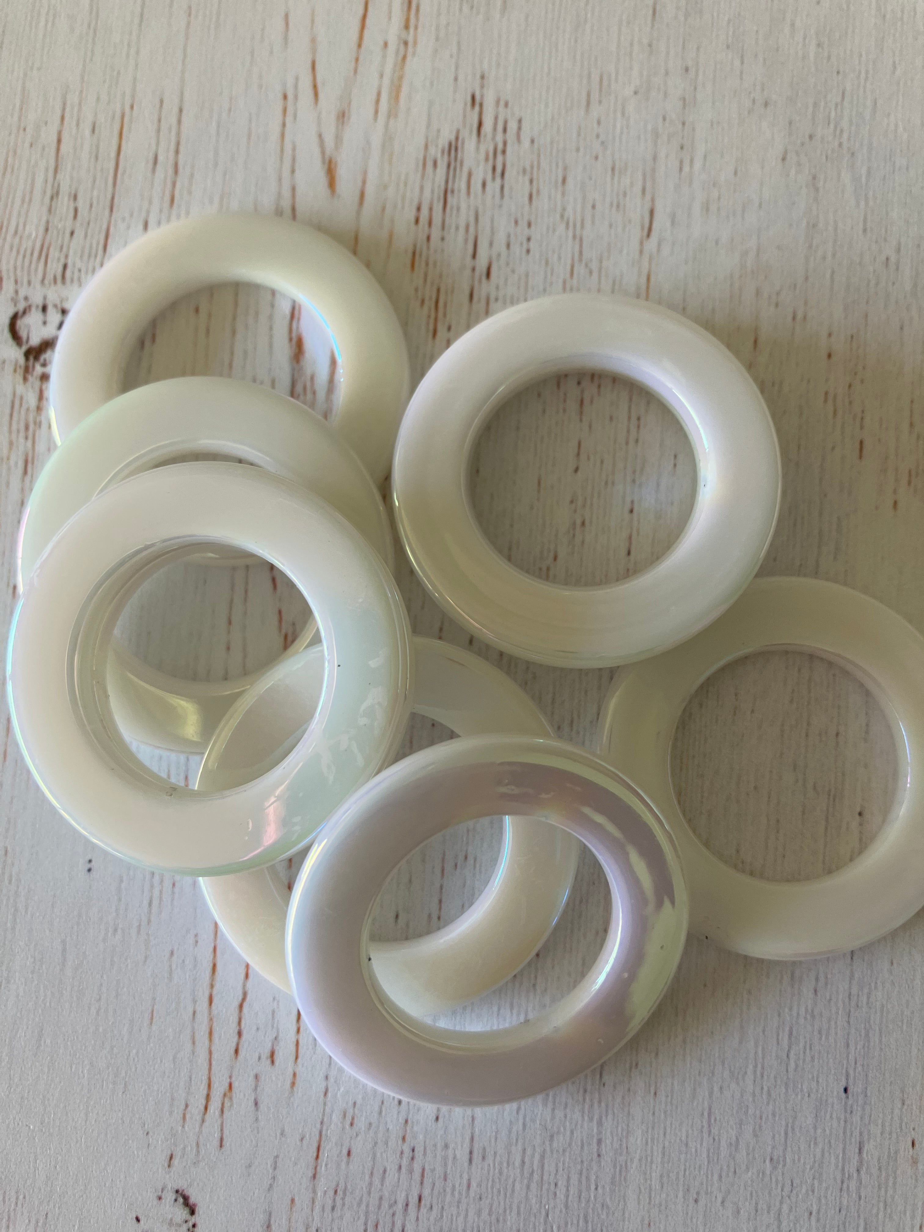 Acetate Resin Finding set - Mother of Pearl Round ( 1 Pair)