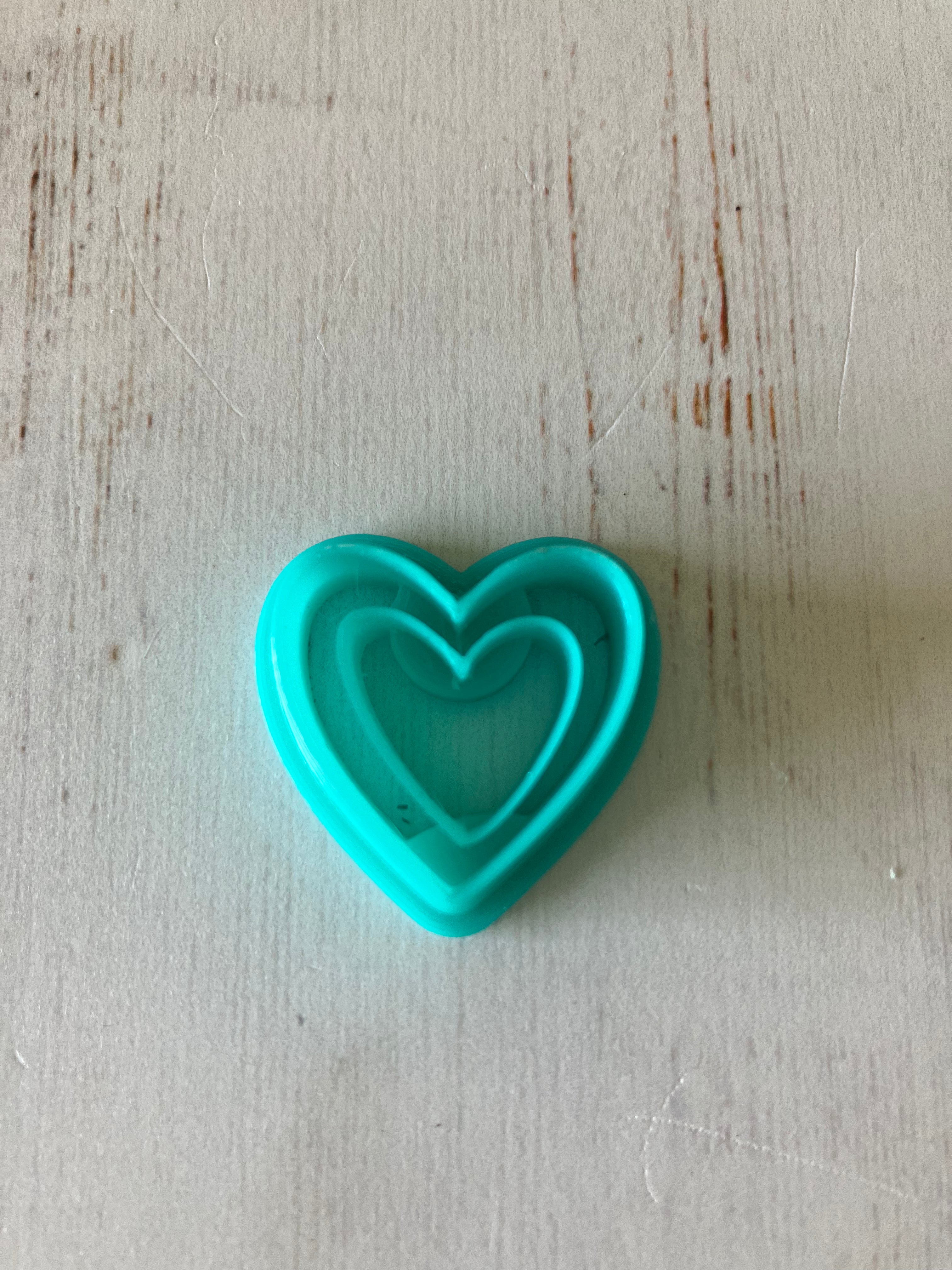 3D Gizmo's - Embossed Heart (1 cutter)