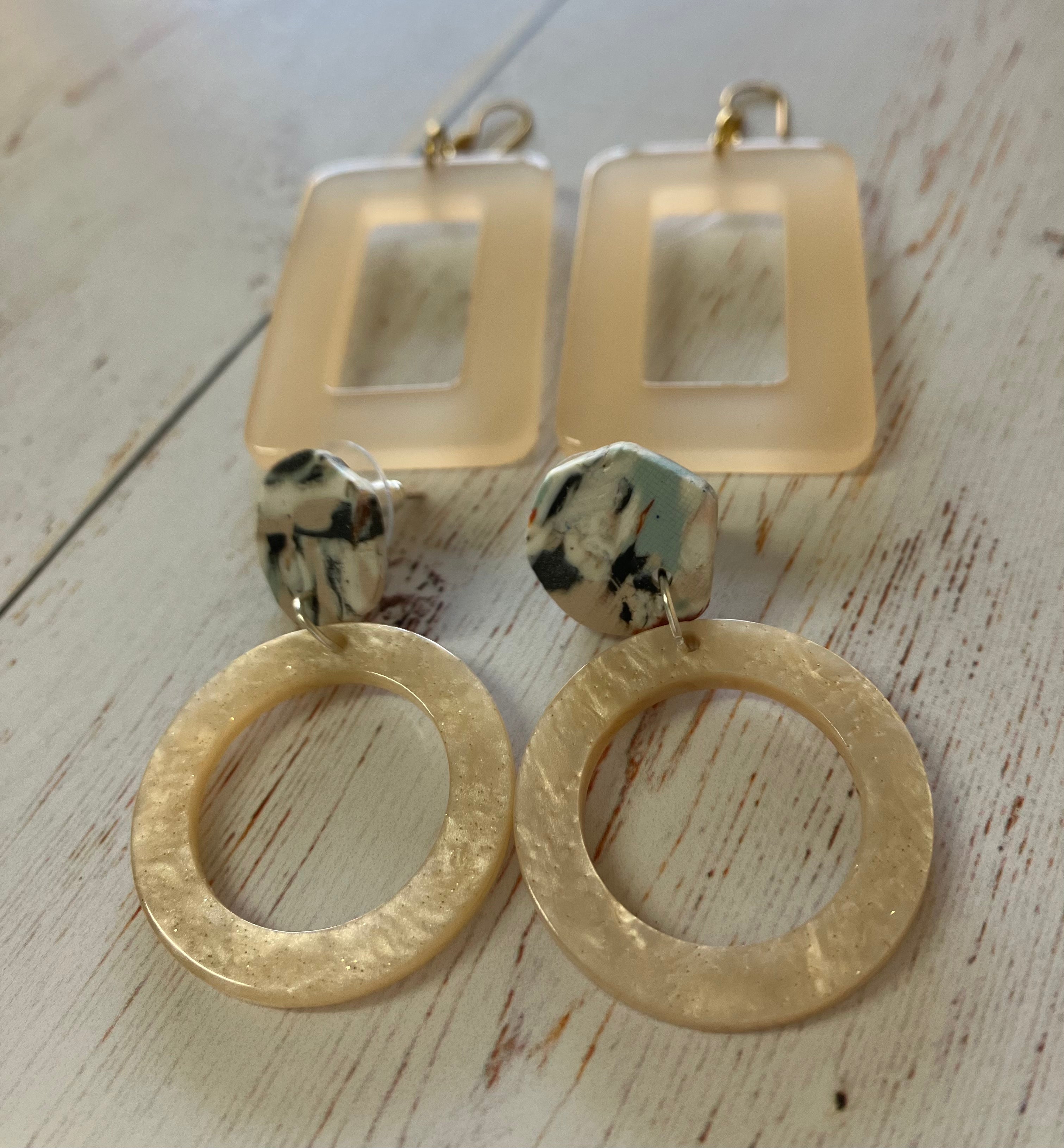 Acetate Resin Finding set - Round Cream ( 1 Pair)