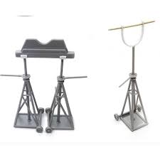 DW48001 - Das Werk - Luftwaffe Jack Stand set - Einheitsspindelböcke