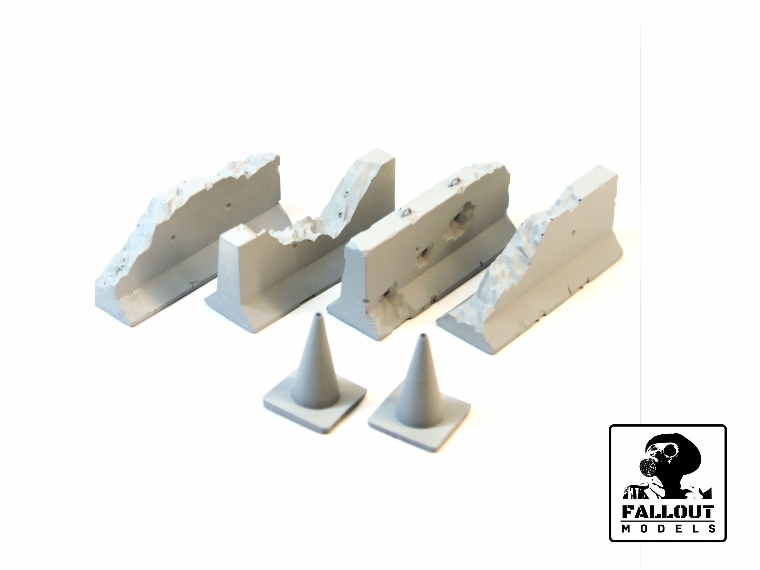 Modern Concrete Barrier Set – Damaged Scale: 1/35