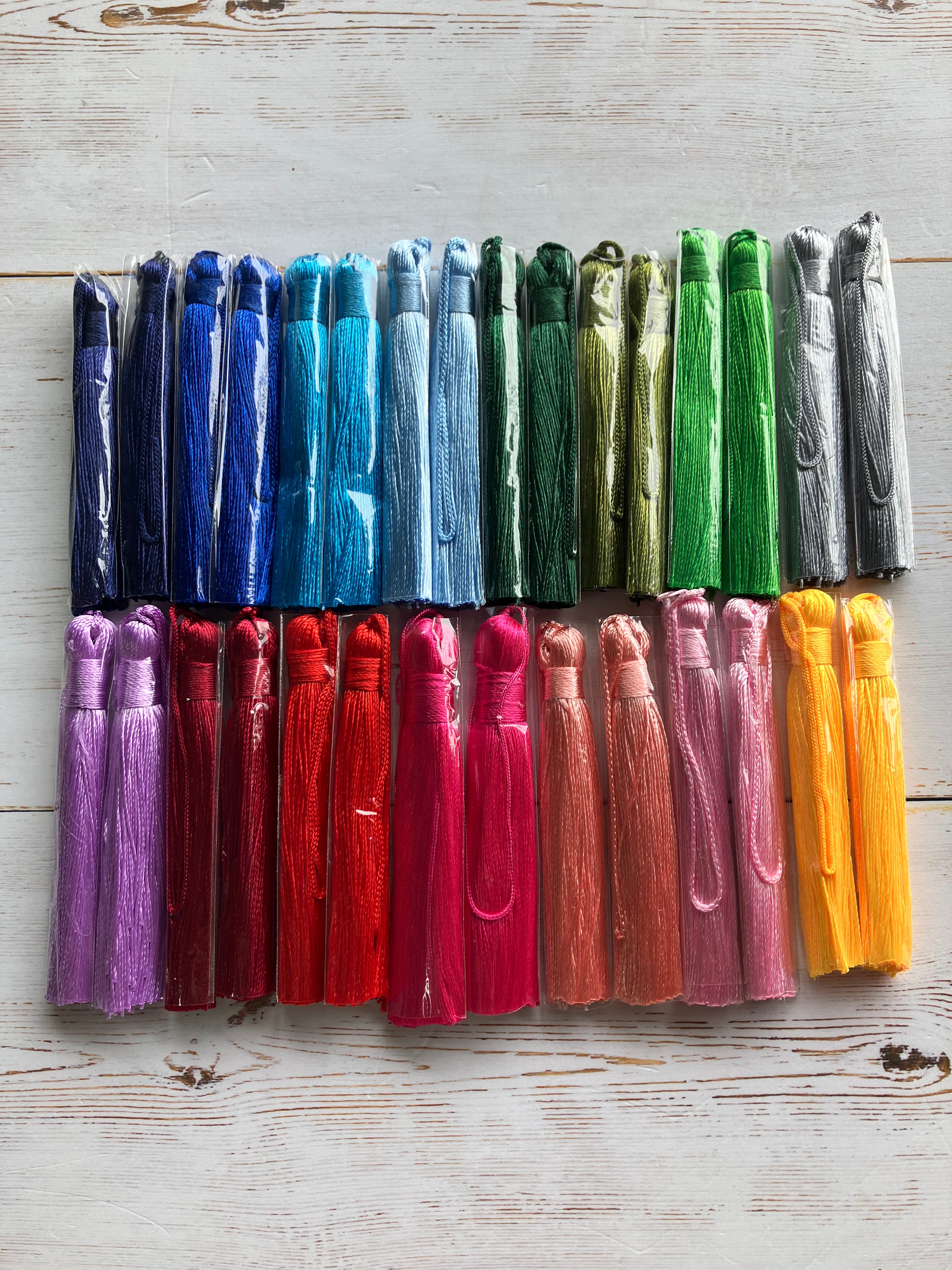 C044 - 15 Colours x 2 (30 Tassels)