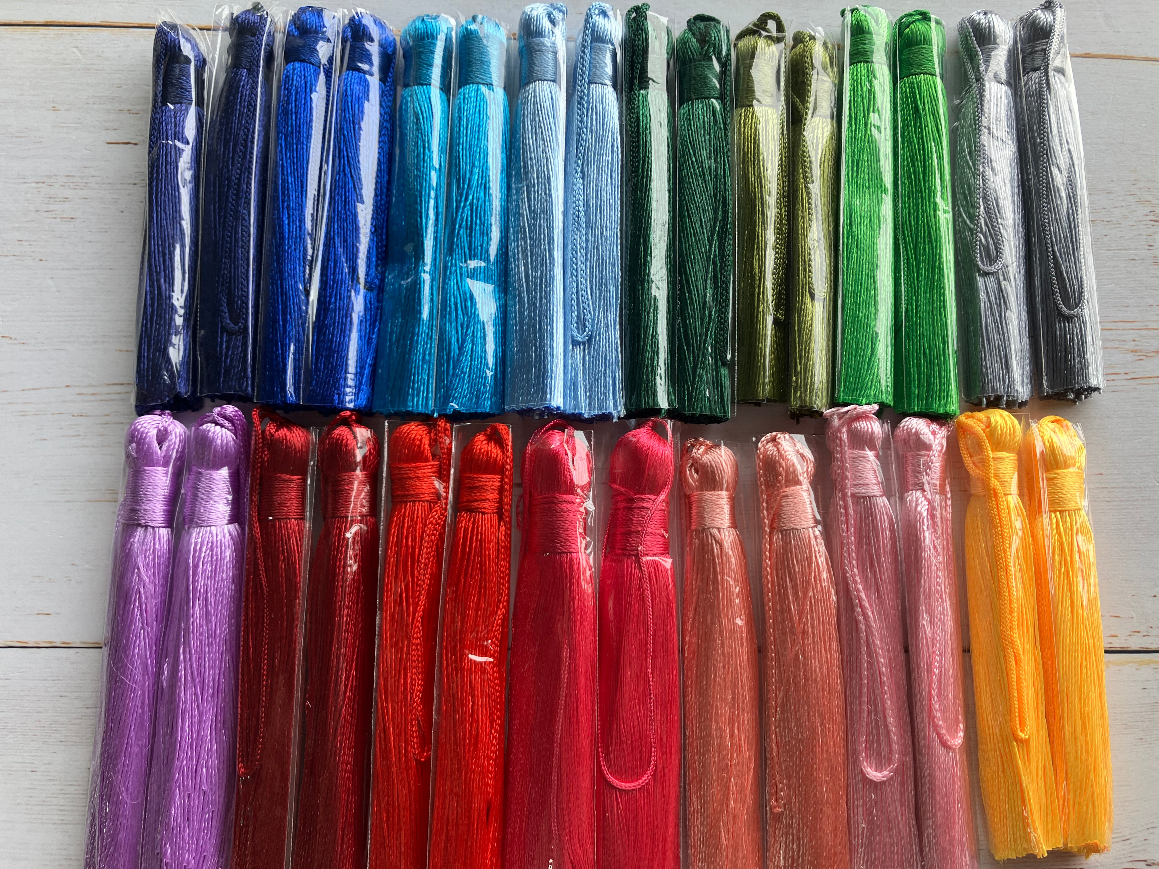 C044 - 15 Colours x 2 (30 Tassels)