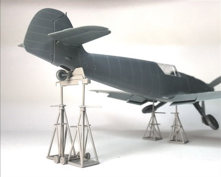DW48001 - Das Werk - Luftwaffe Jack Stand set - Einheitsspindelböcke
