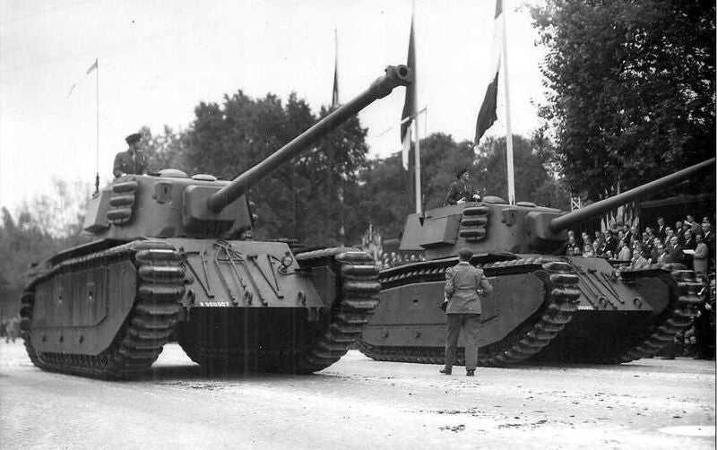 Amusing Hobby 1/35 ARL44 French Heavy Tank Model Kit – AH35A025 Unassembled Plastic