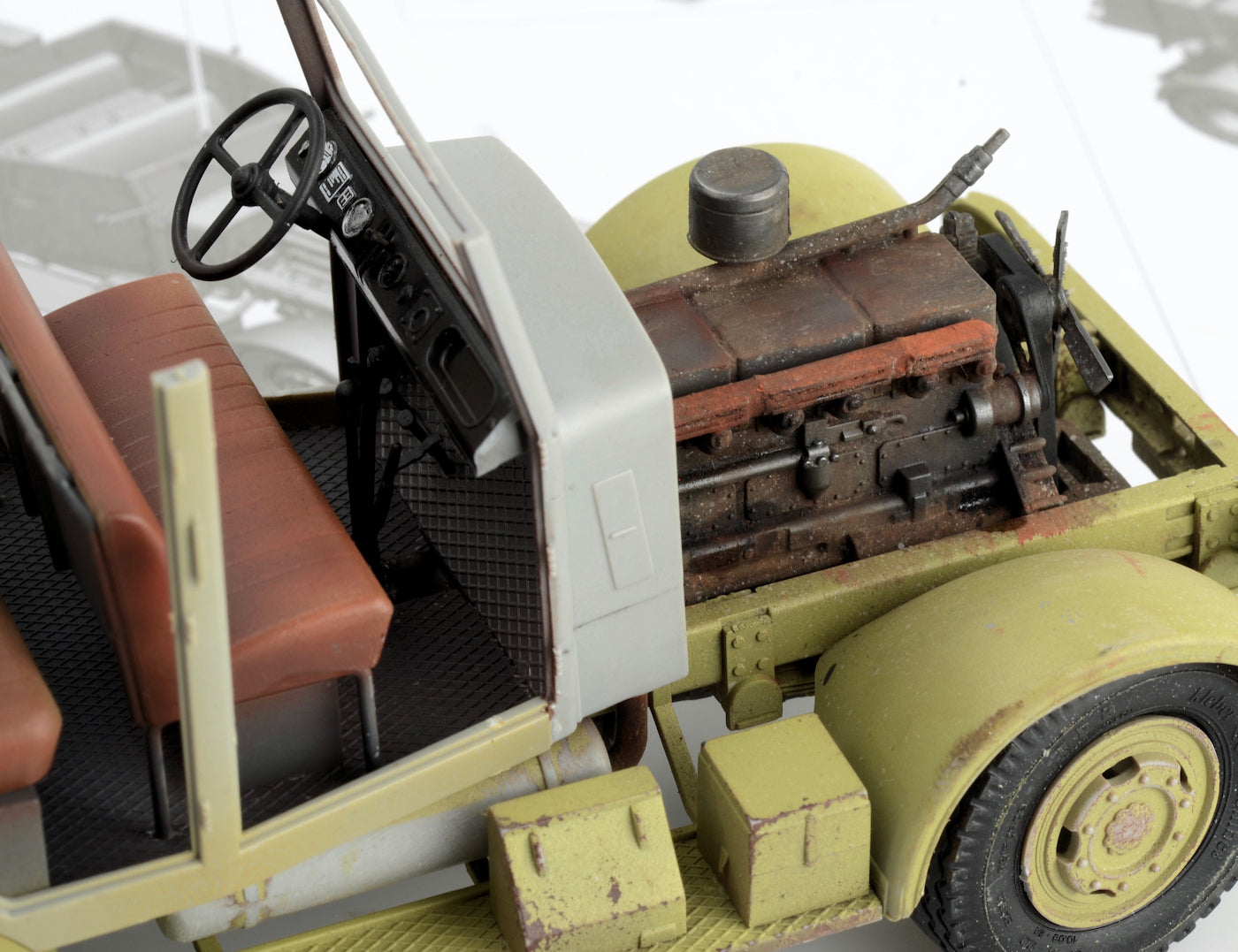 TAK2068 - Takom 1/35 - WWII Hanomag SS 100 Tractor