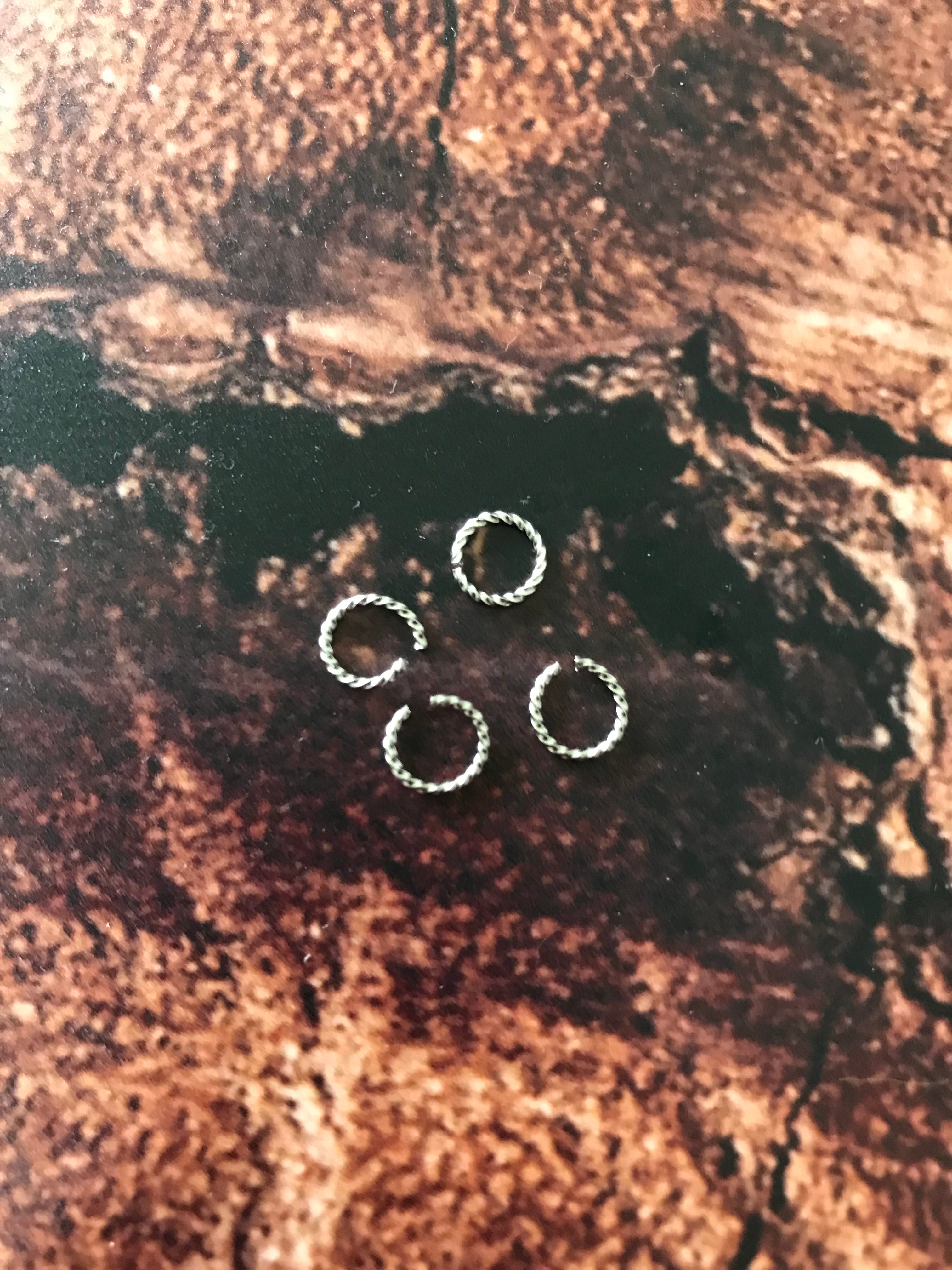 304 Stainless Steel Twisted Silver 21 Gauge Open Jump Rings (6x0,7mm) (4 pieces)
