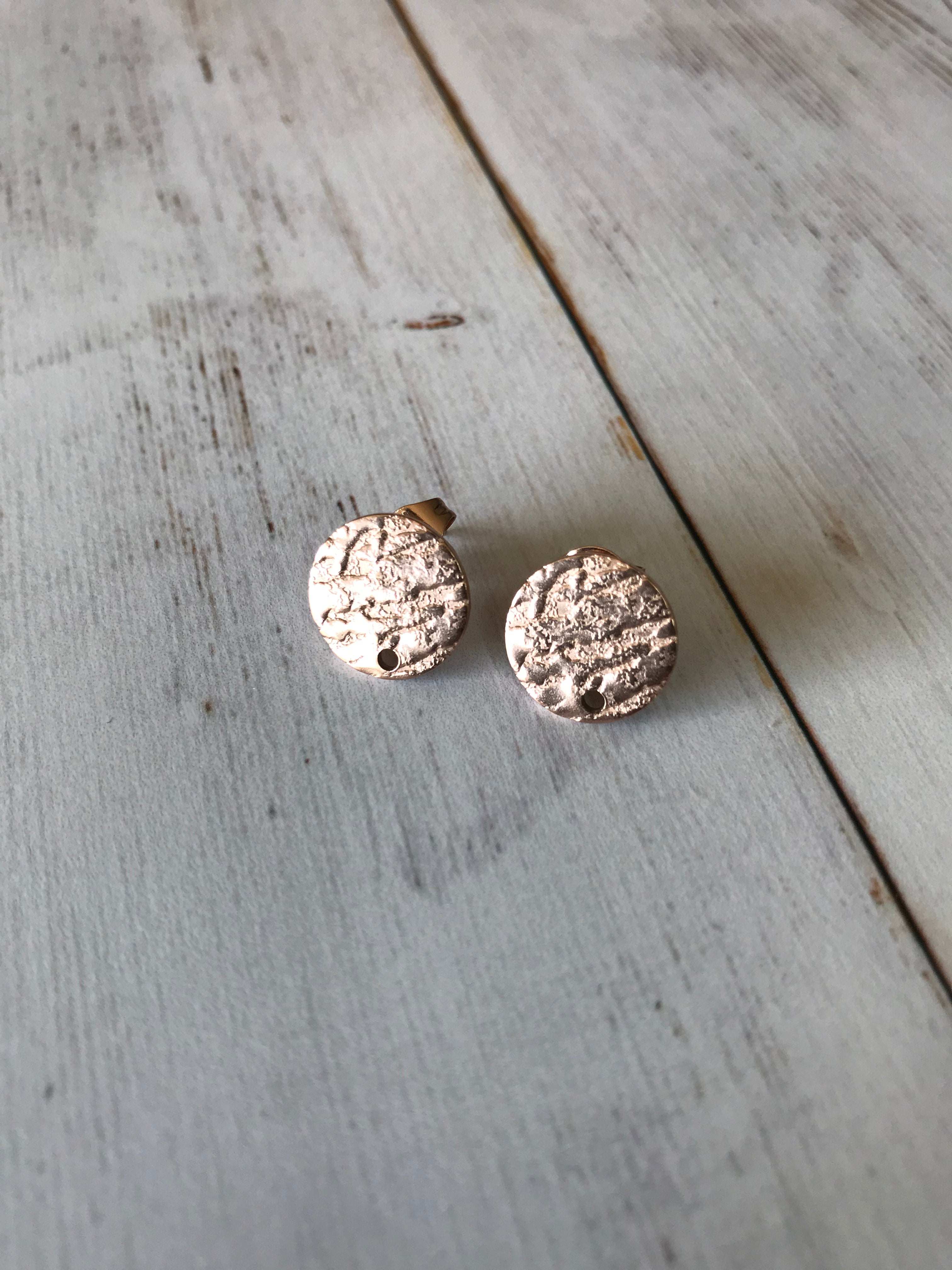 304 Stainless Steel Rose Gold Textured Round with Hole (1 Pair)