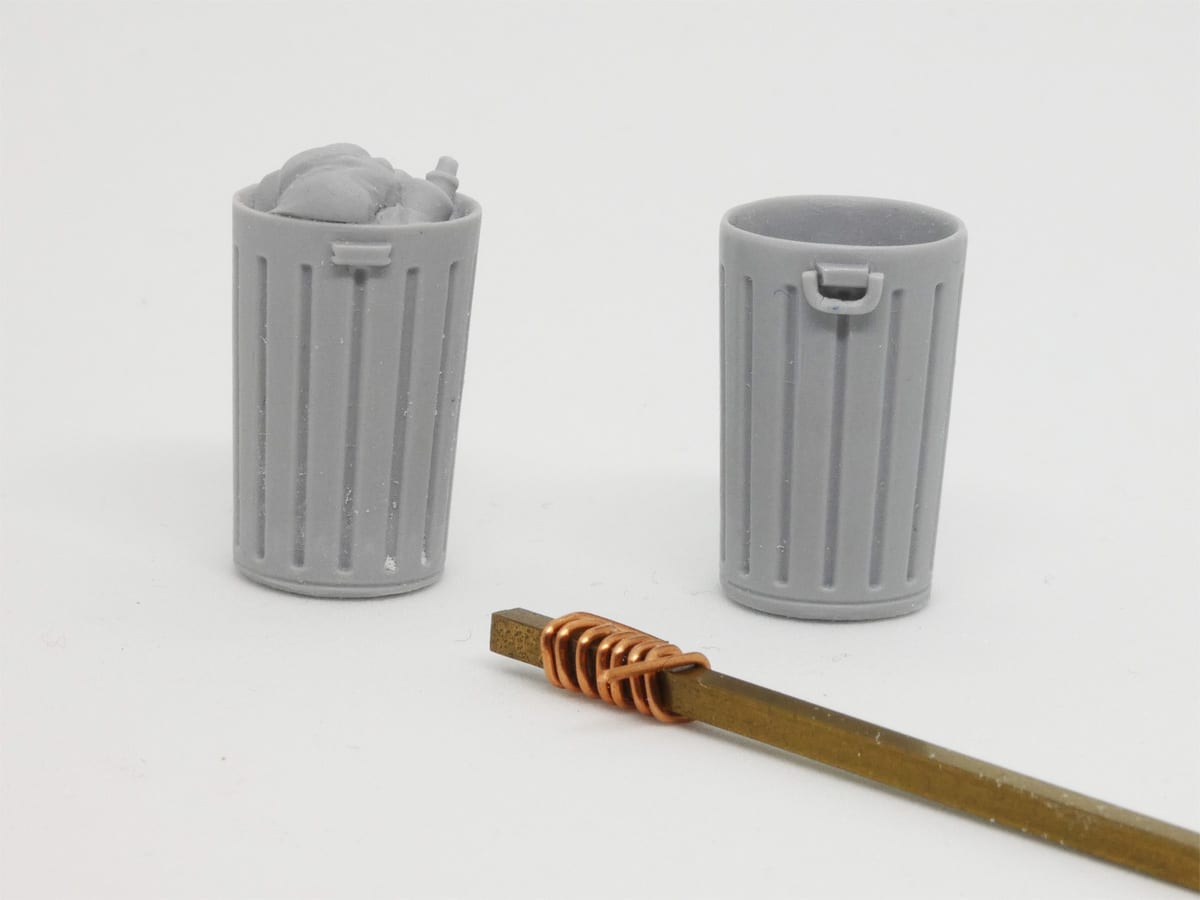 MAC35180- Garbage Cans, Cats and Rats