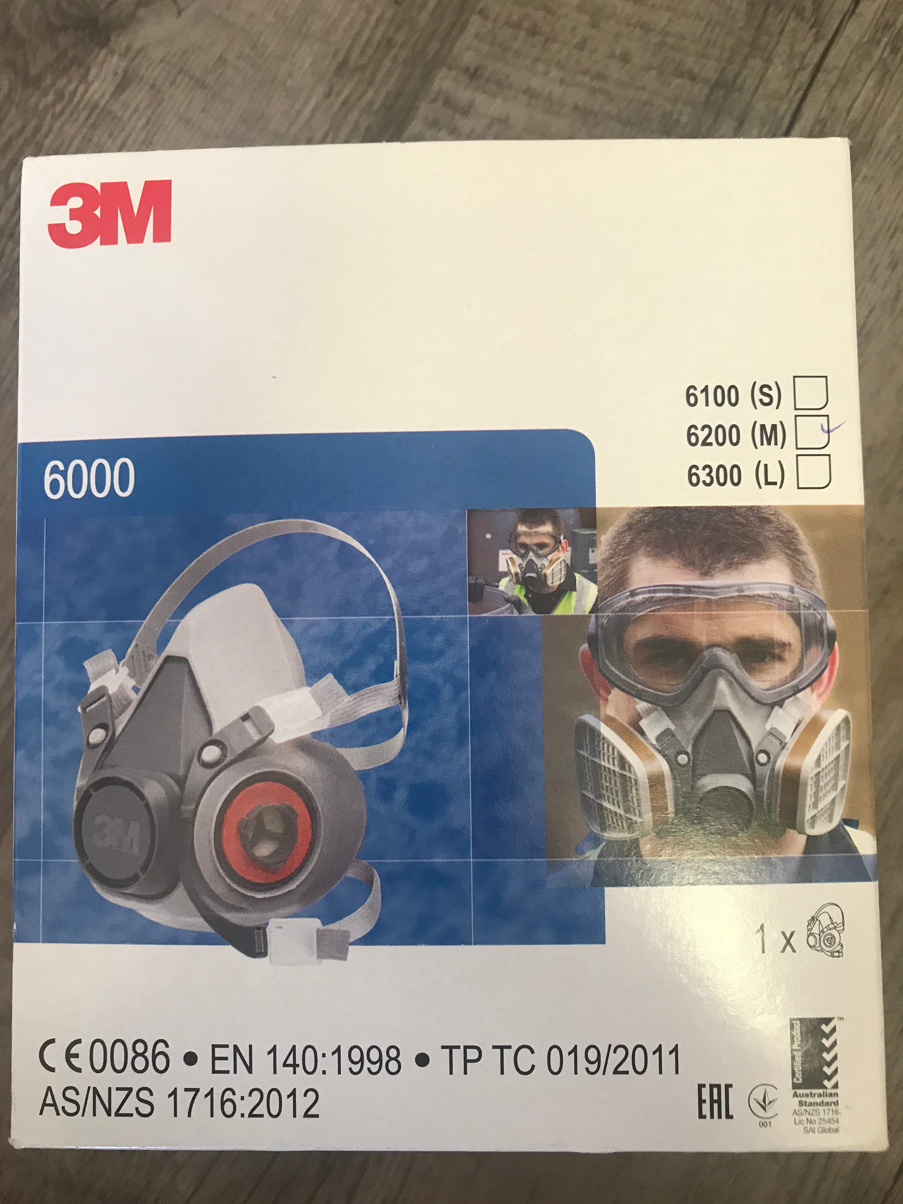 3M - 6200 Half Face Mask Respirator with Cartridges
